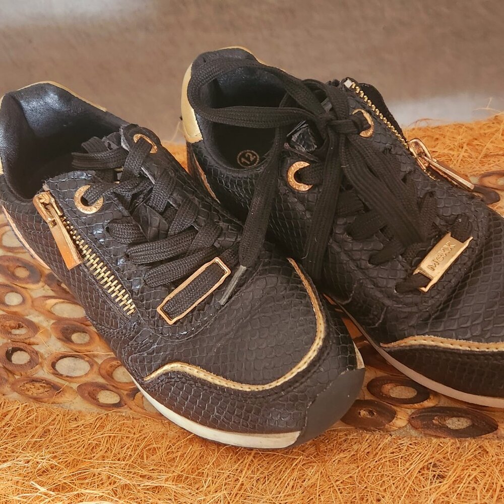 Mexx funky kids Gold/Black runners w/side zip + gold accents (small rip at zip